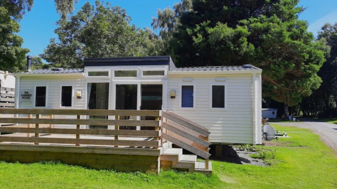 Photo of Centre Lounge Willerby Summer House with decking