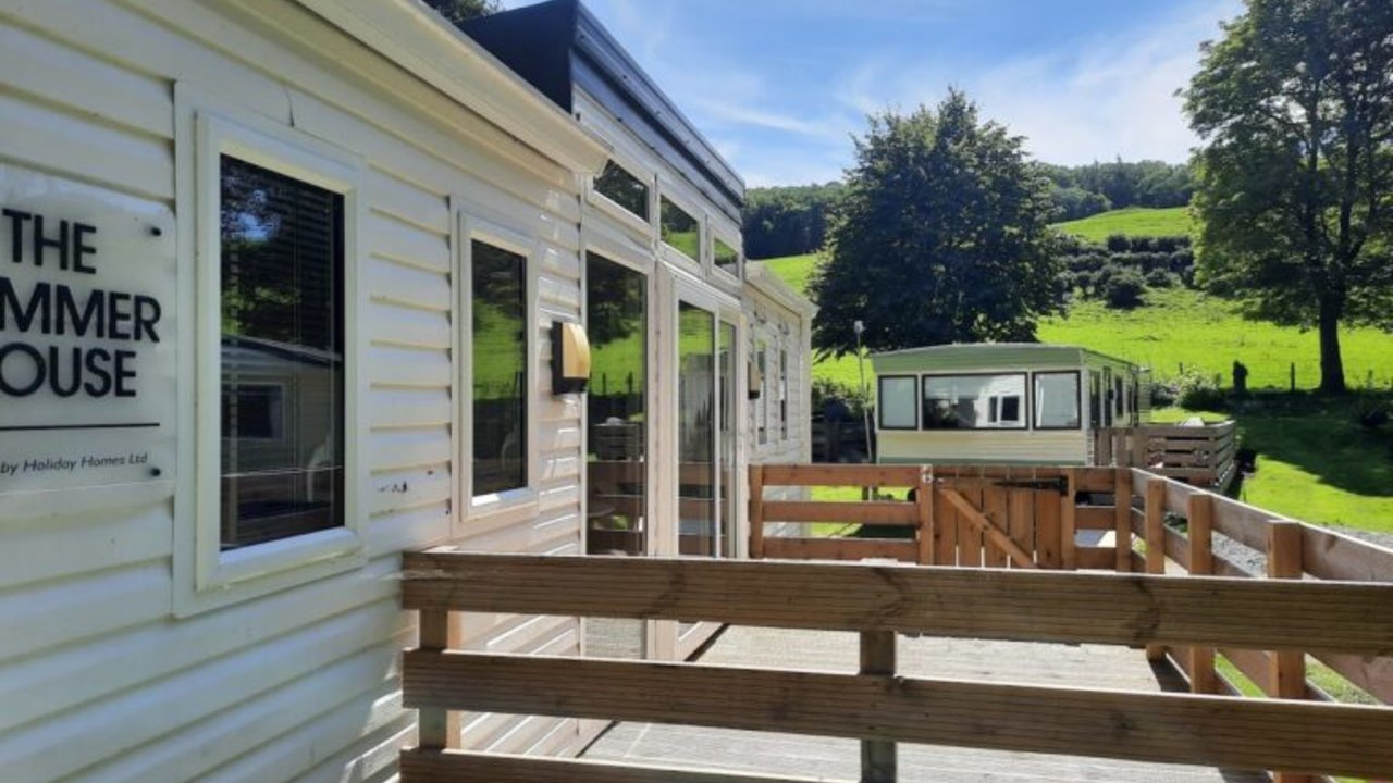 Photo of Centre Lounge Willerby Summer House with decking