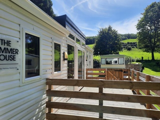 Photo of Centre Lounge Willerby Summer House with decking