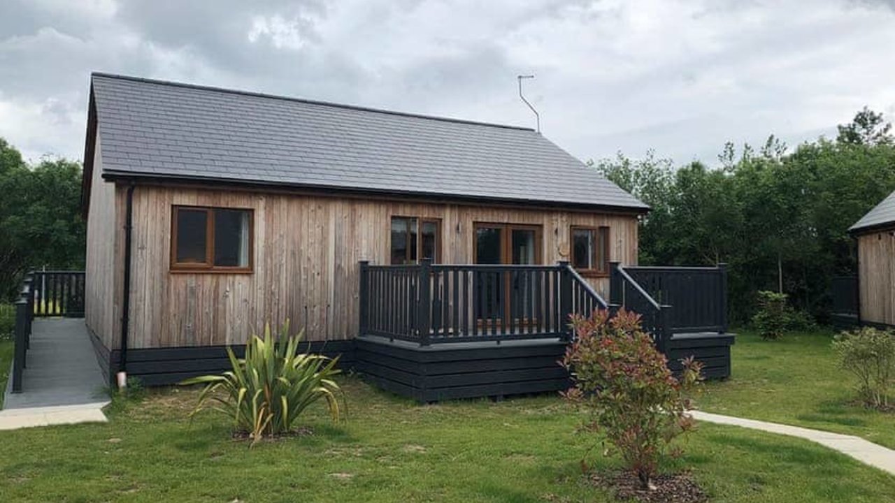 Photo of Pet Friendly Willow Lodge with Hot Tub 