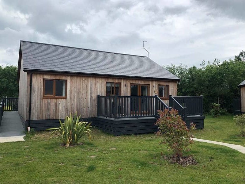 Pet Friendly Willow Lodge with Hot Tub  Lodge in Brigg